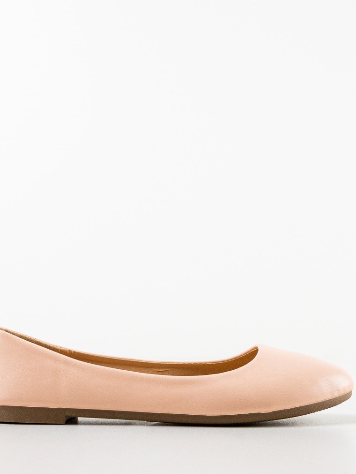 Balerini dama Aniya Bej