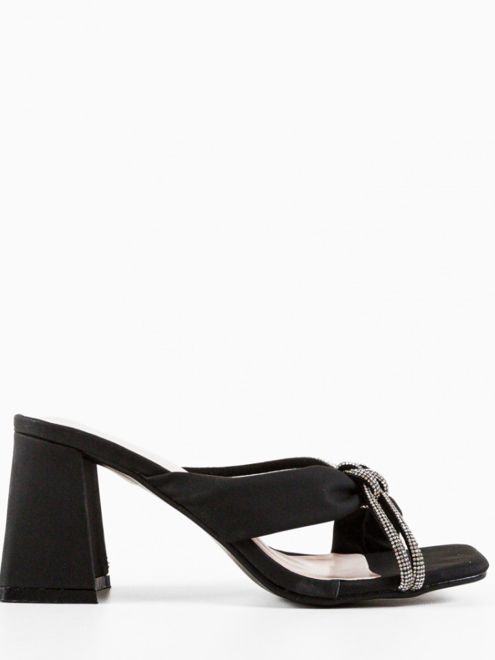 Saboti dama Sophea Bej