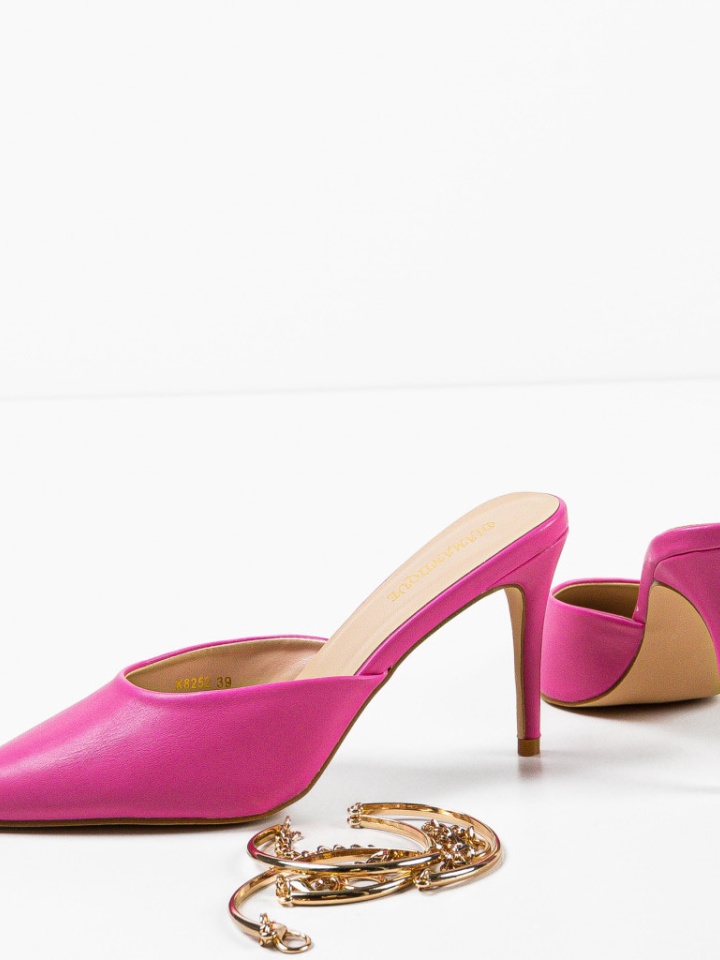 Saboti dama Naevius Albastri