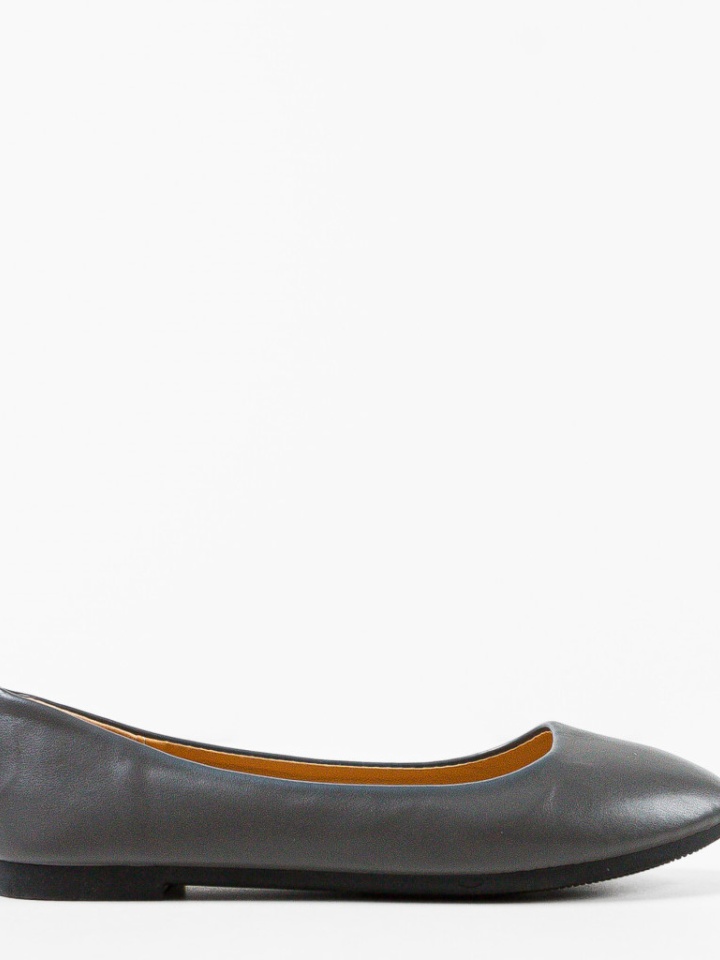 Balerini dama Aniya Bej