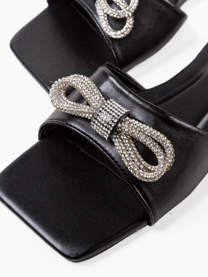 Papuci dama Adil Negri