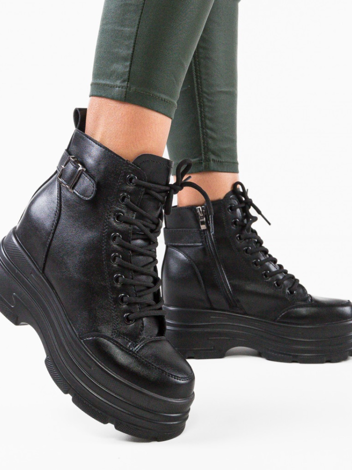 Ghete dama Monique Negre