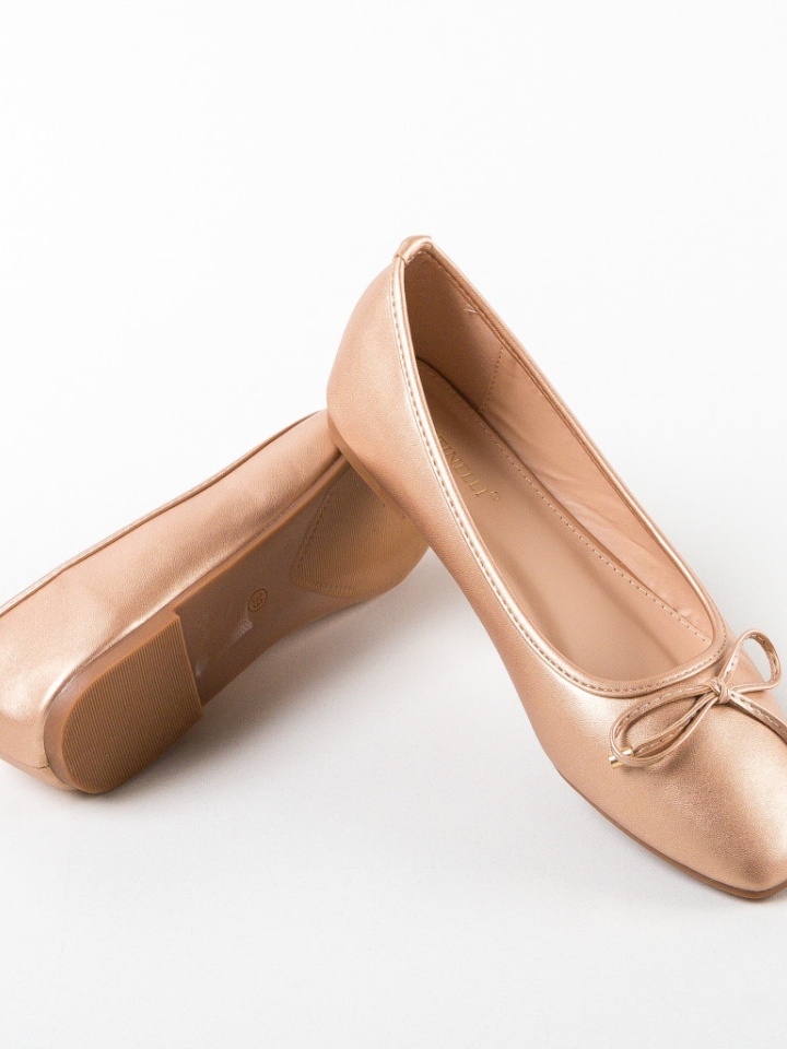 Balerini dama Atur Bej