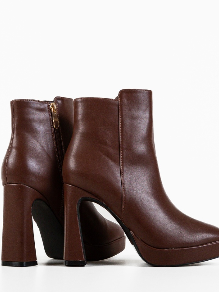 Botine dama Akpofu Maro