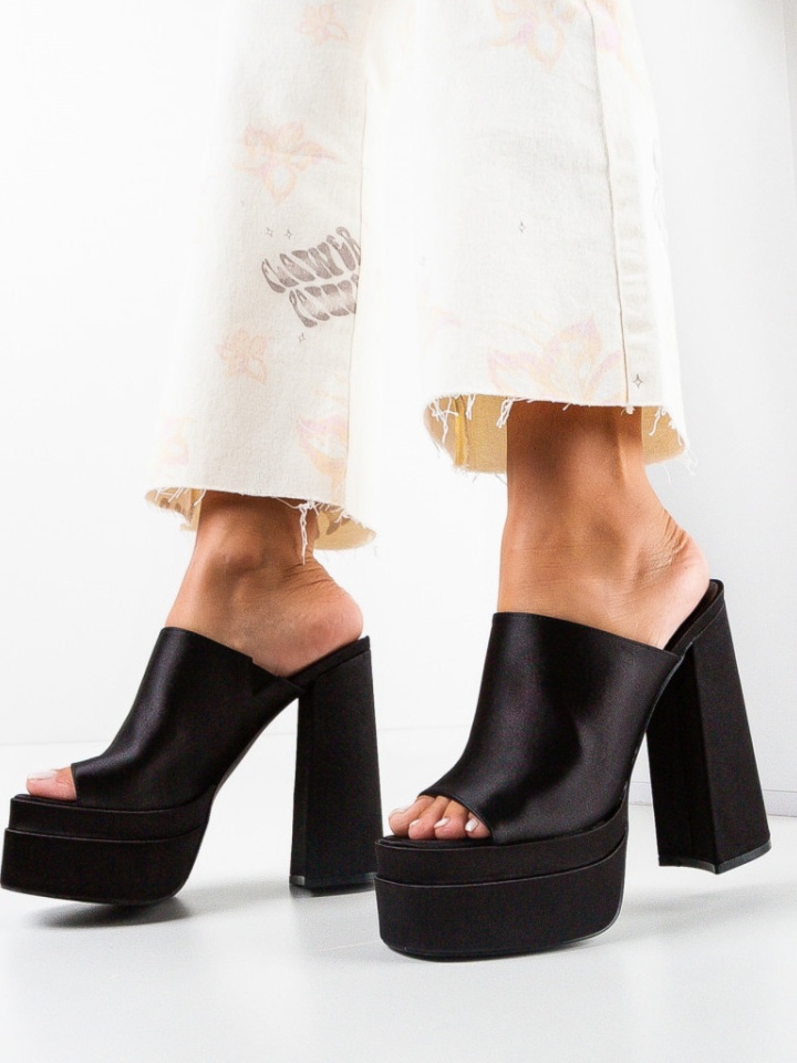 Saboti dama Hirst Roz