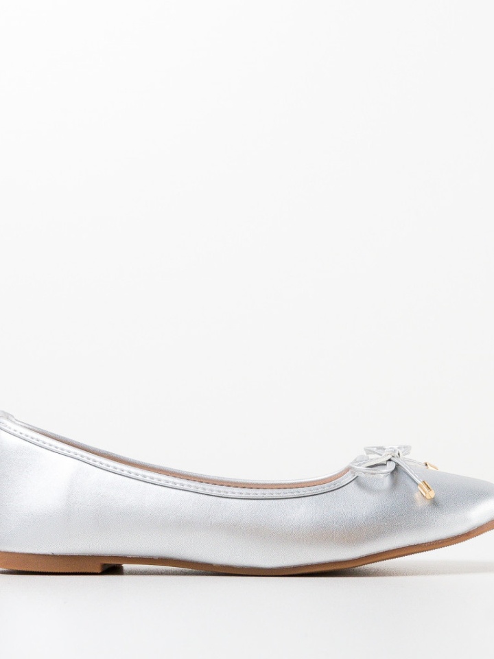 Balerini dama Atur Bej