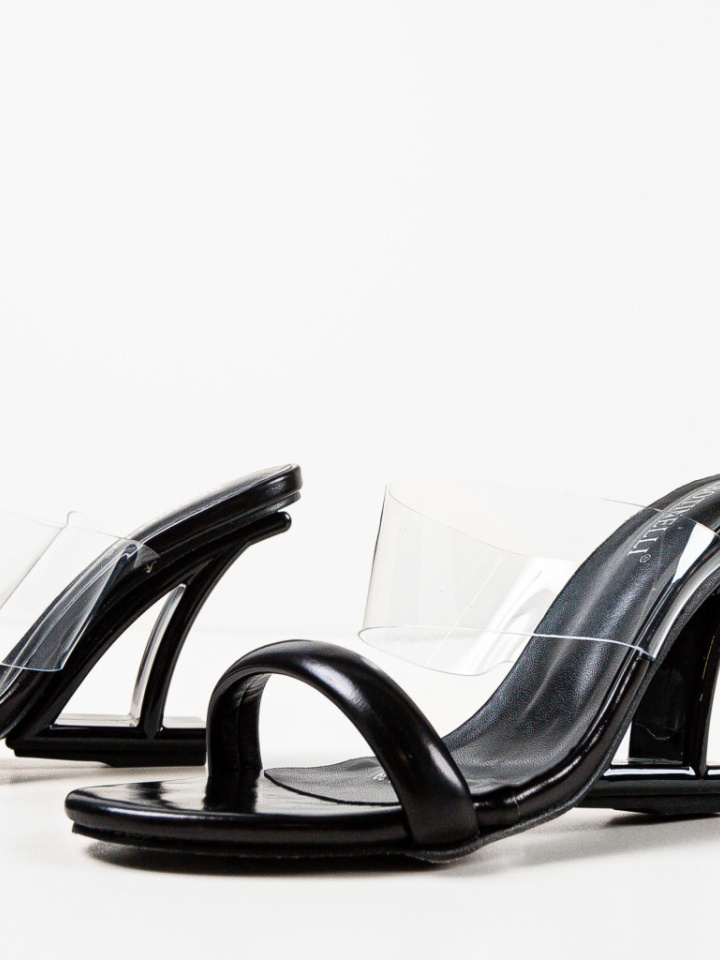 Saboti dama Maliha Negri