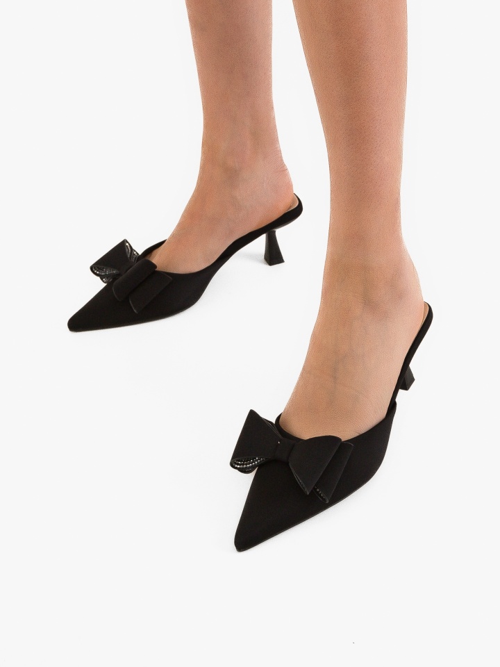 Saboti dama Thea Negri