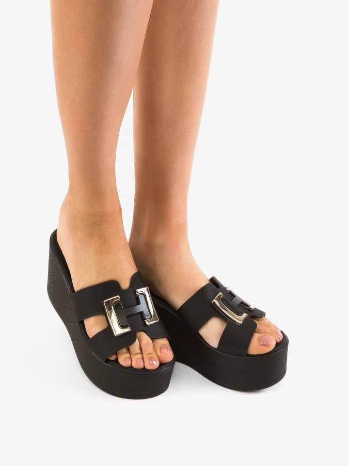 Saboti dama Hilda Negri