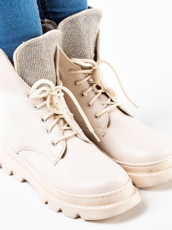 Ghete dama Lupy Nude