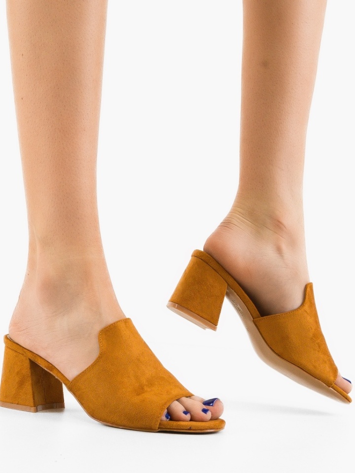 Saboti dama Ruth Bej