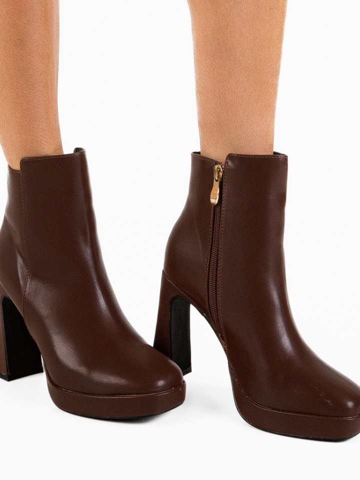 Botine dama Akpofu Maro