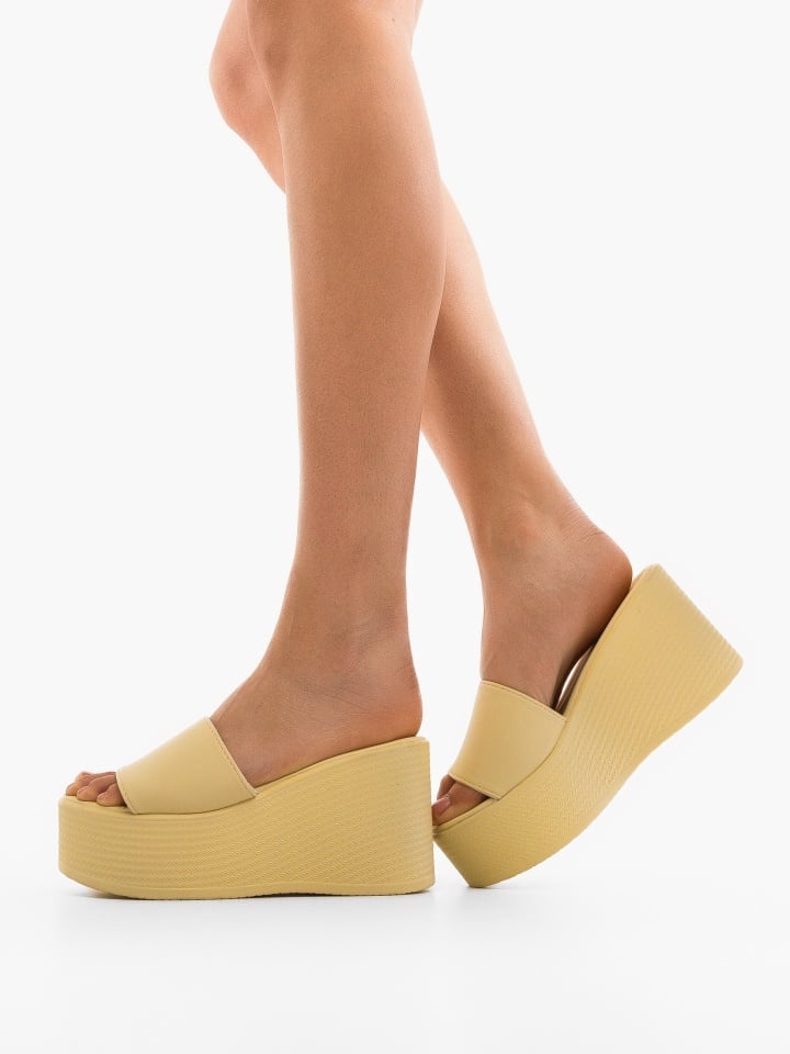 Saboti dama Miela Albi