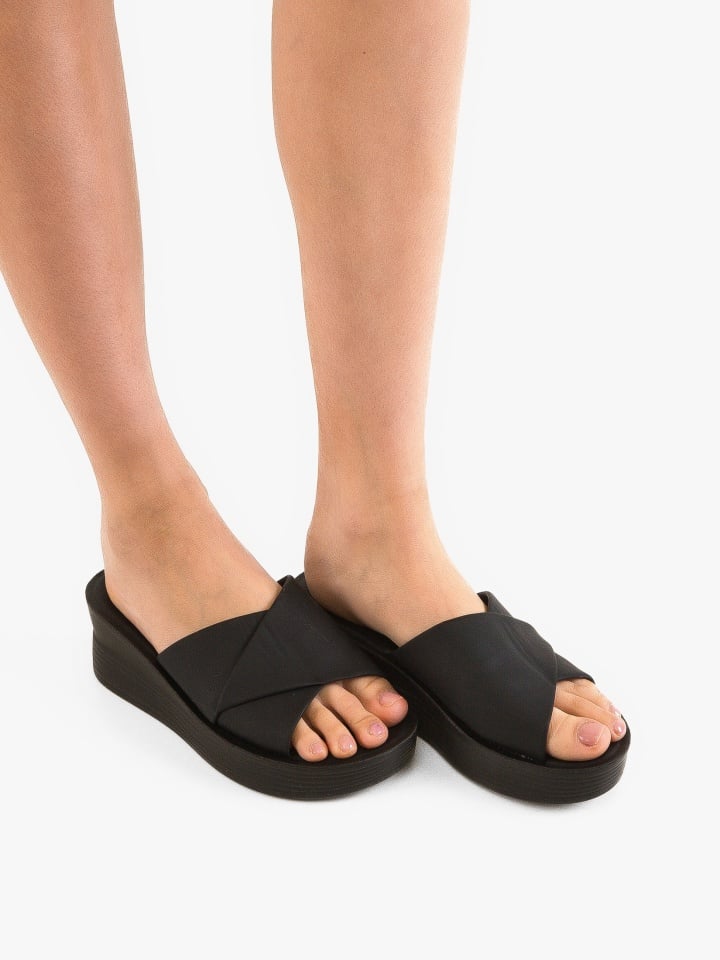 Saboti dama Nasreen Negri