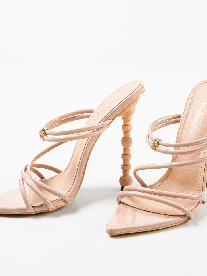 Saboti dama Owen Nude