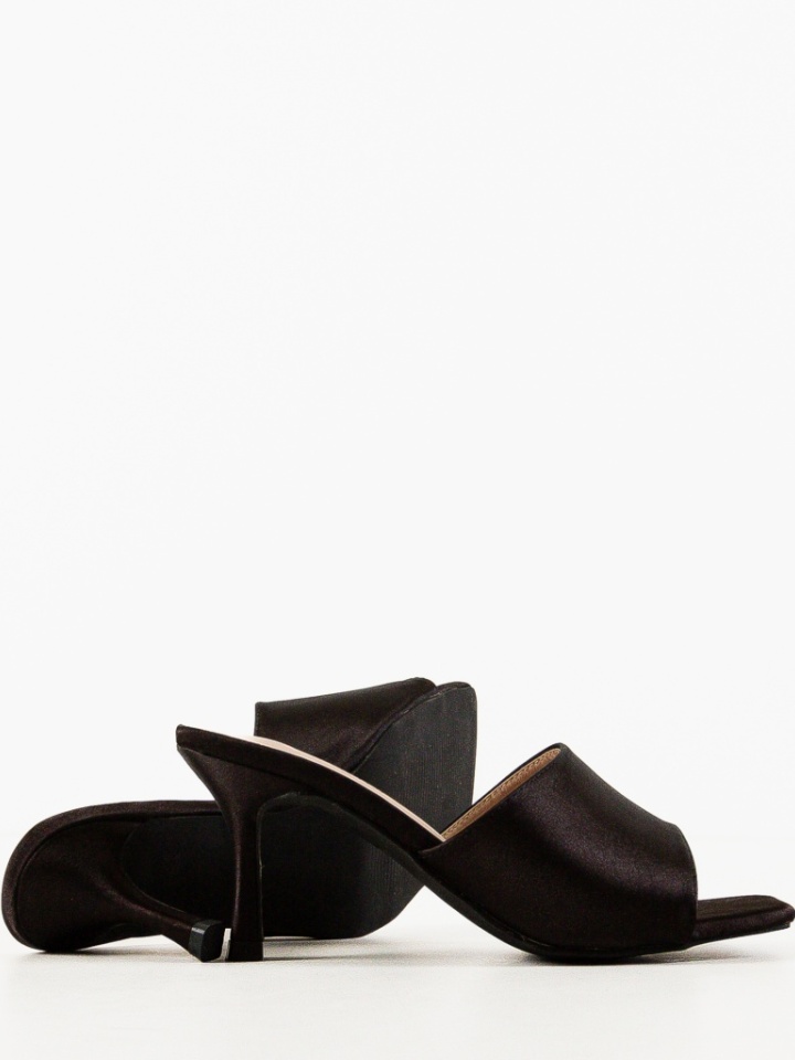 Saboti dama Tiia Negri