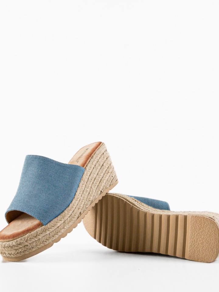 Saboti dama Fuku Negri