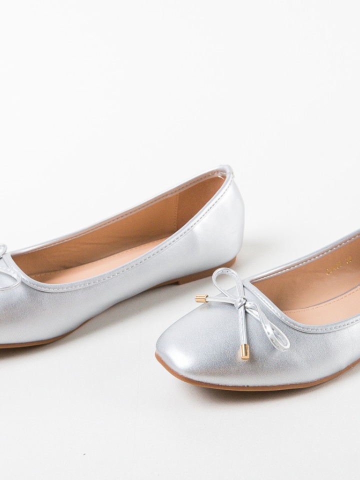 Balerini dama Atur Bej