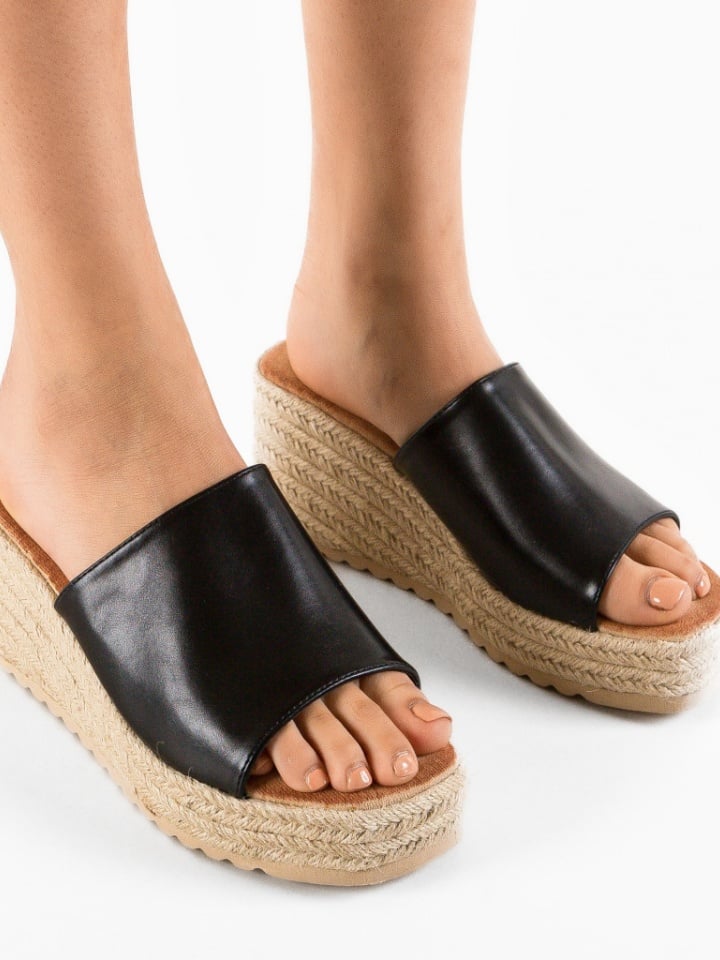 Saboti dama Fuku Negri