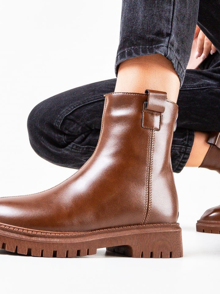 Ghete dama Viola Maro