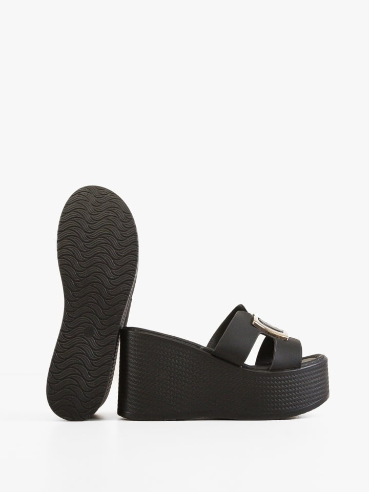 Saboti dama Hilda Negri