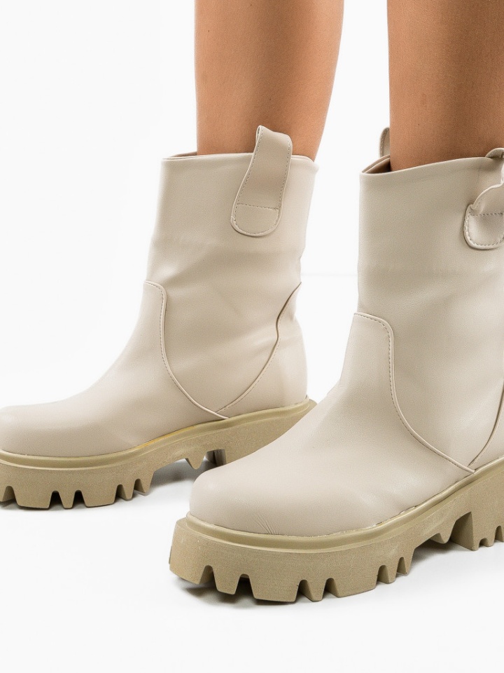 Ghete dama Uzbaga Bej