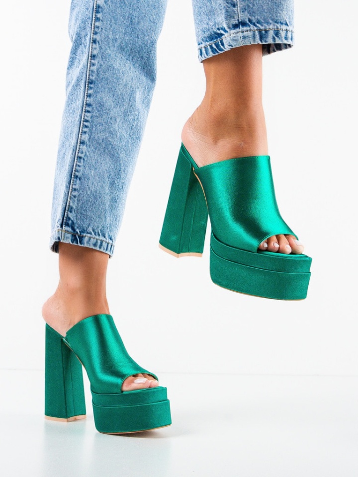 Saboti dama Hirst Roz