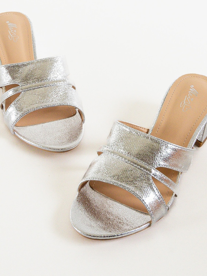 Saboti dama Bishamon Aurii