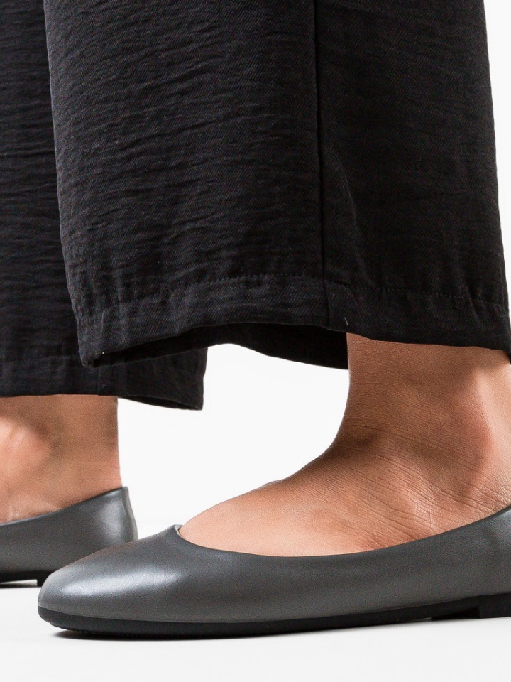 Balerini dama Aniya Bej