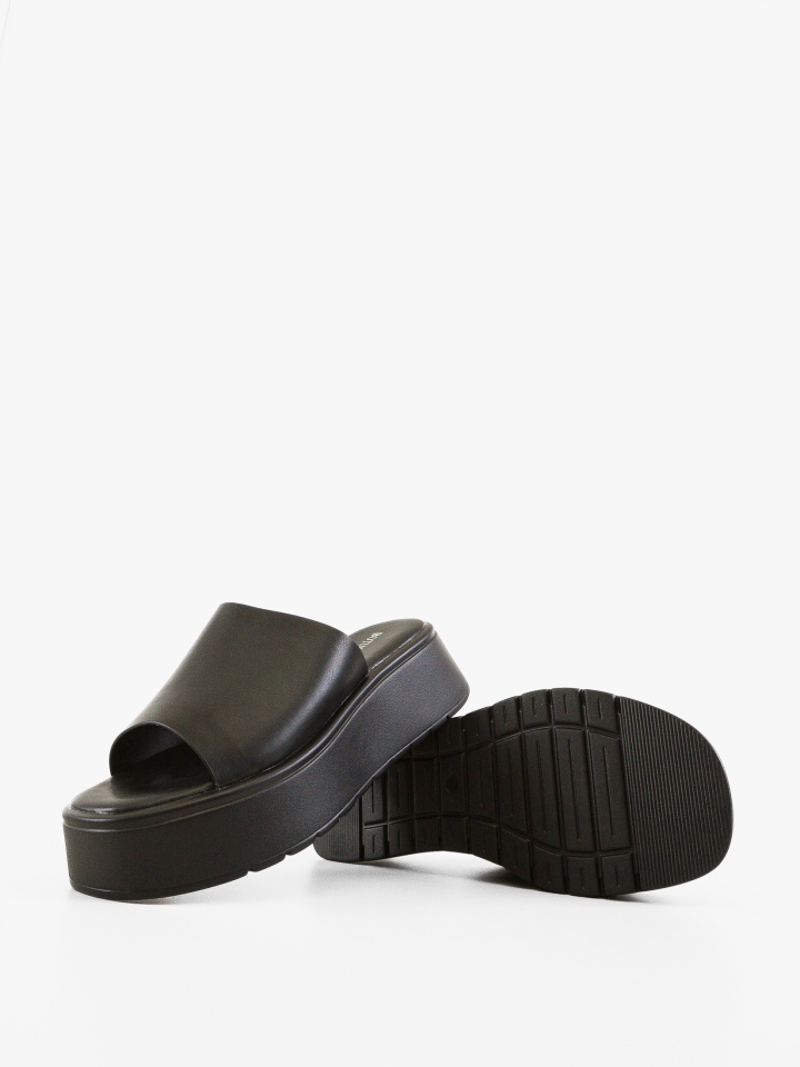 Saboti dama Egon Bej