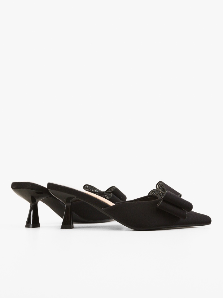 Saboti dama Thea Negri