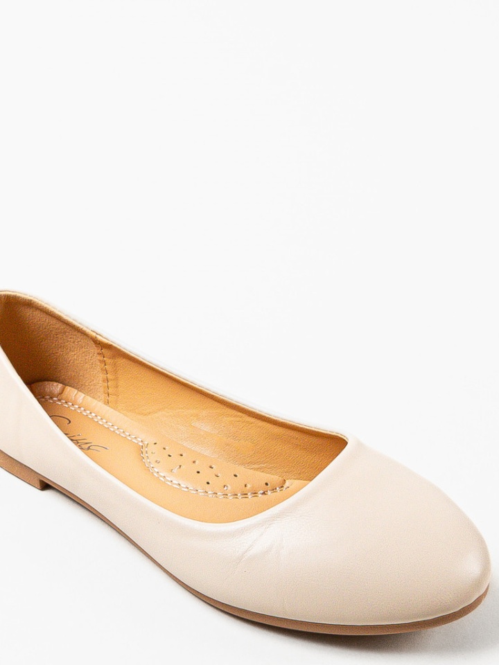 Balerini dama Aniya Bej