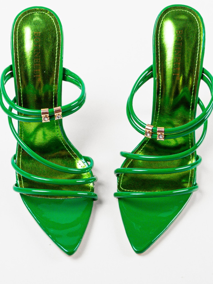 Saboti dama Owen Nude