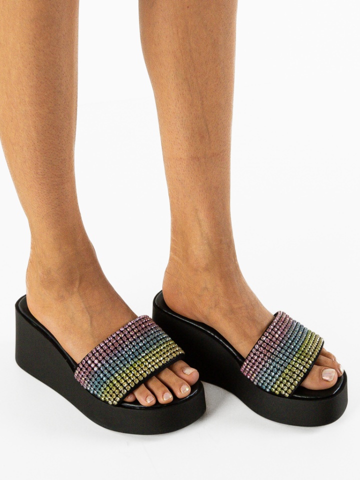 Saboti dama Cerbera Aurii