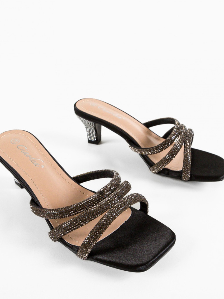 Saboti dama Lupita Verzi