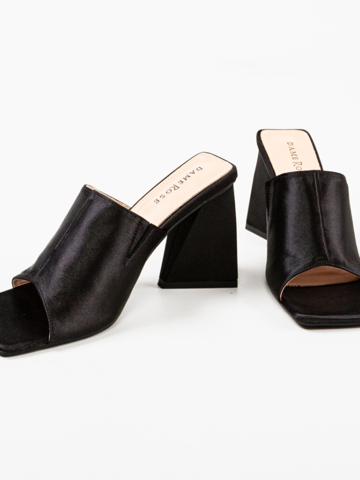 Saboti dama Makayl Negri