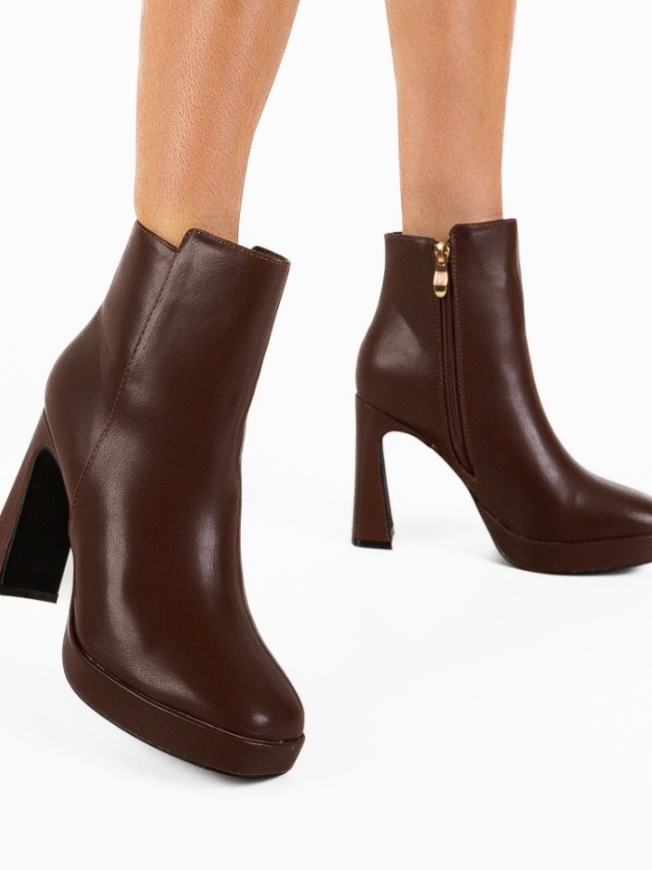 Botine dama Akpofu Maro