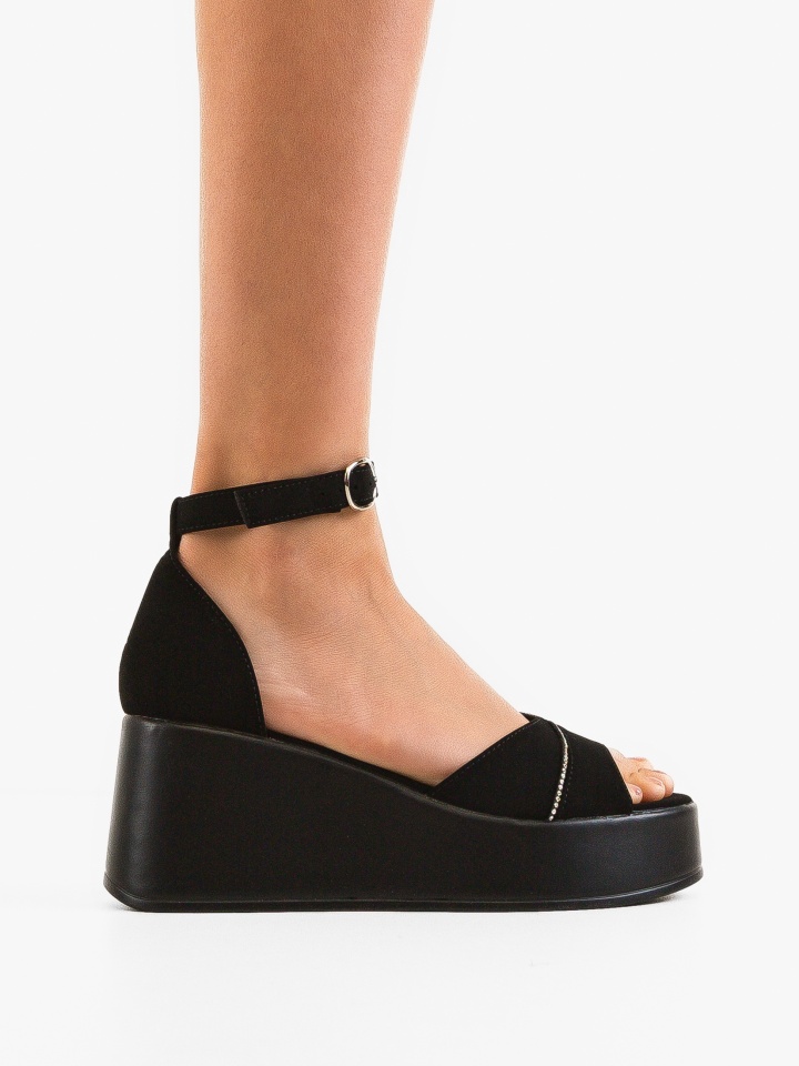 Platforme dama Amaka Negre