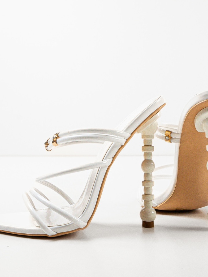 Saboti dama Owen Nude