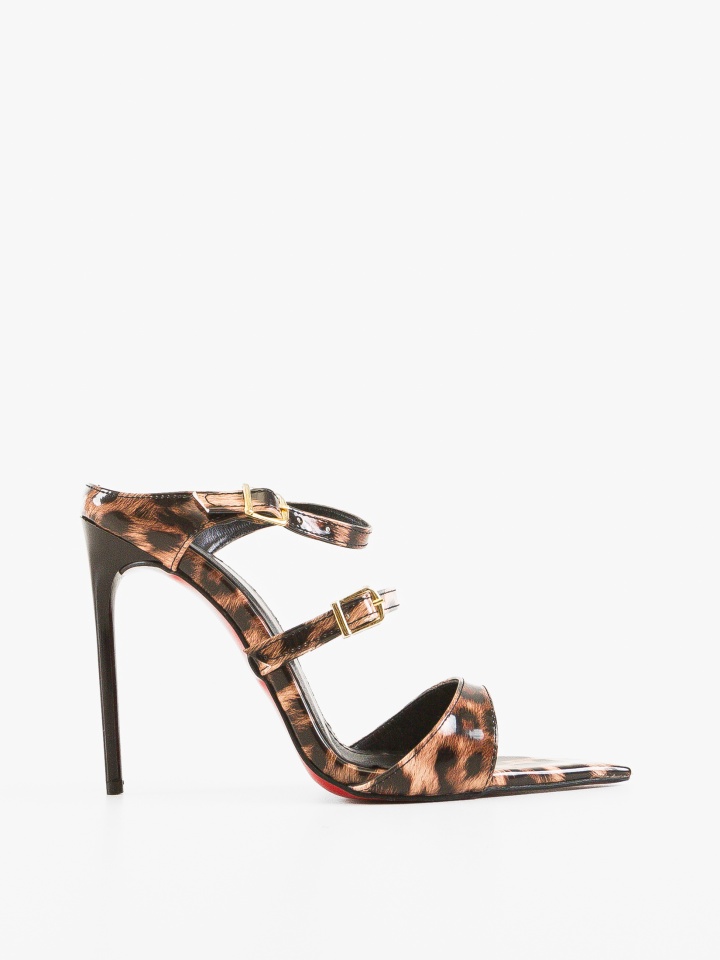 Saboti dama Yara Negri