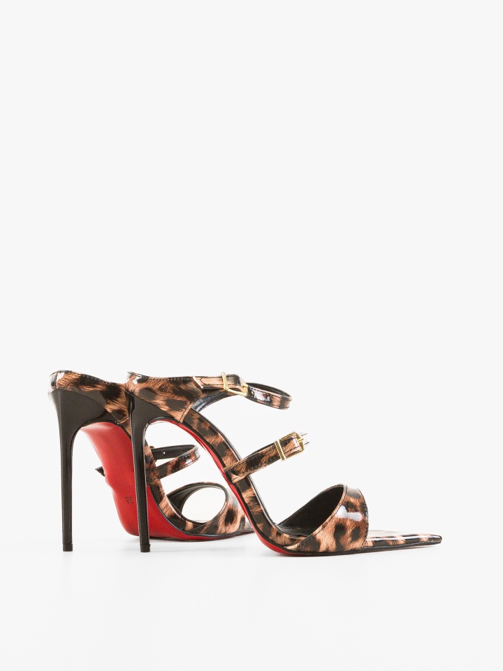 Saboti dama Yara Negri