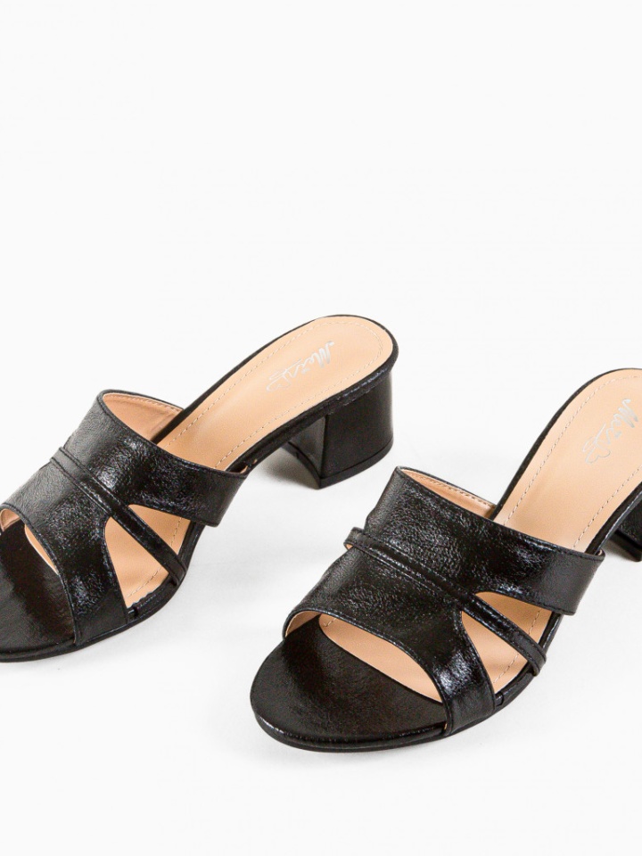 Saboti dama Bishamon Aurii