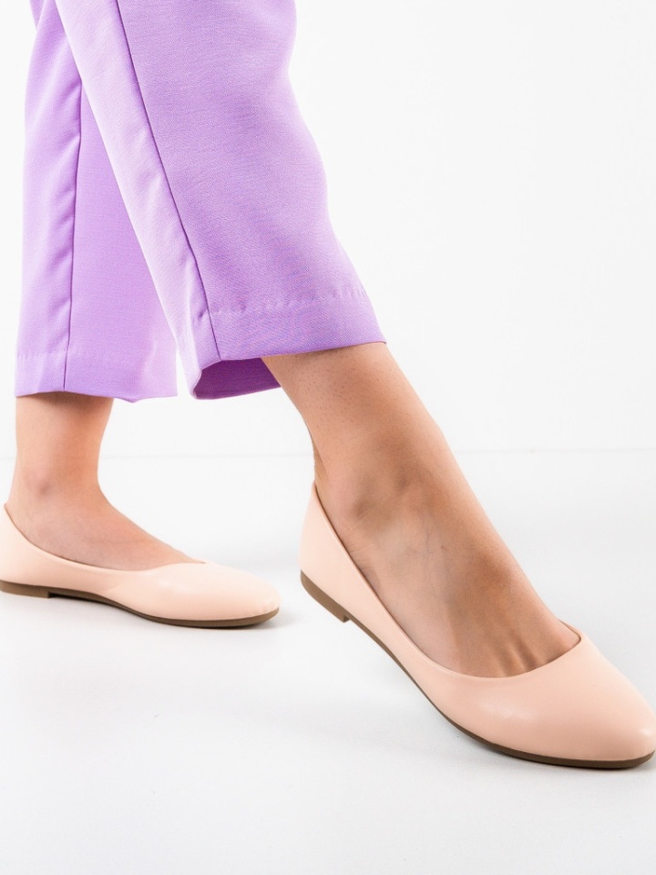 Balerini dama Aniya Bej