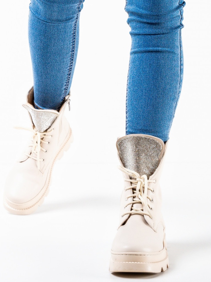 Ghete dama Lupy Nude