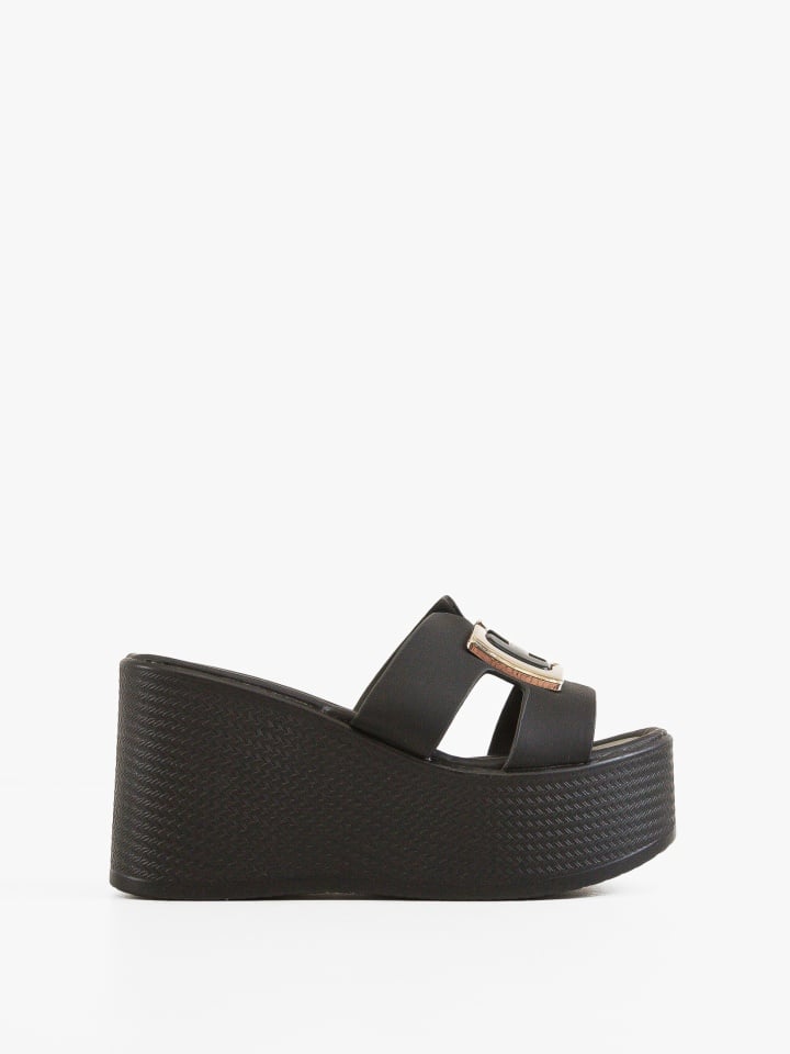 Saboti dama Hilda Negri