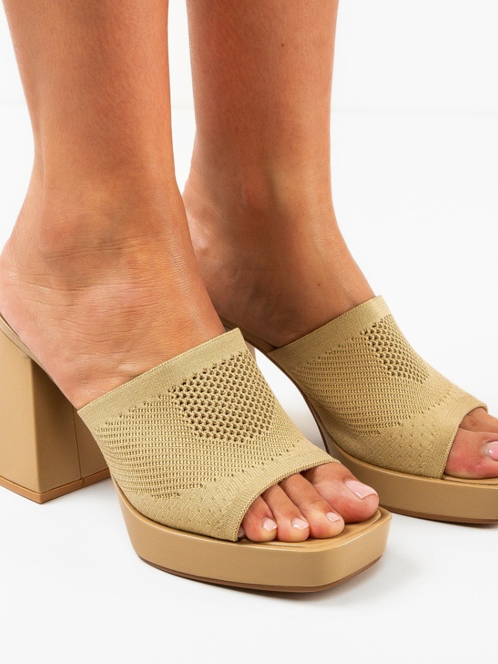 Saboti dama Bolanle Khaki