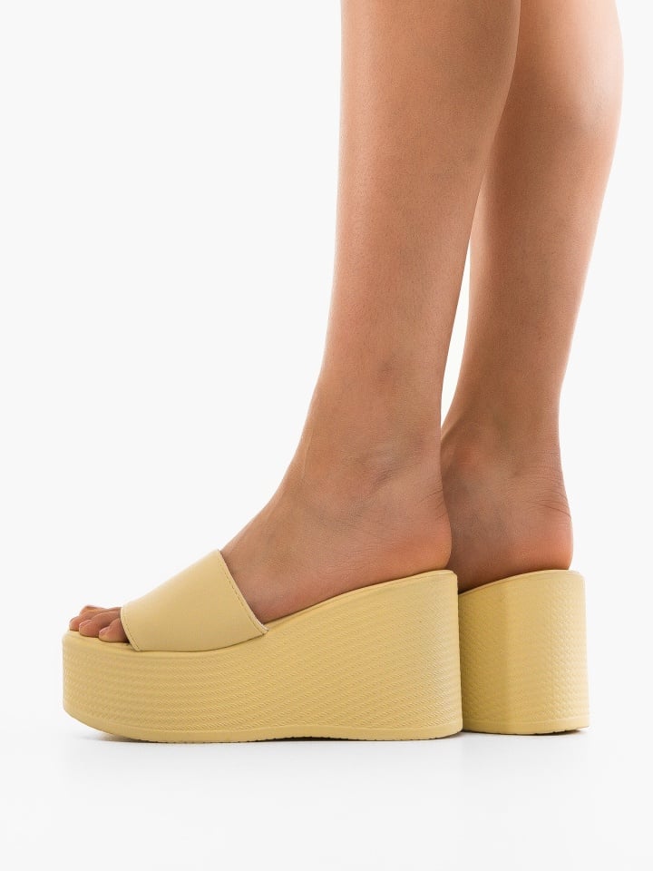 Saboti dama Miela Albi