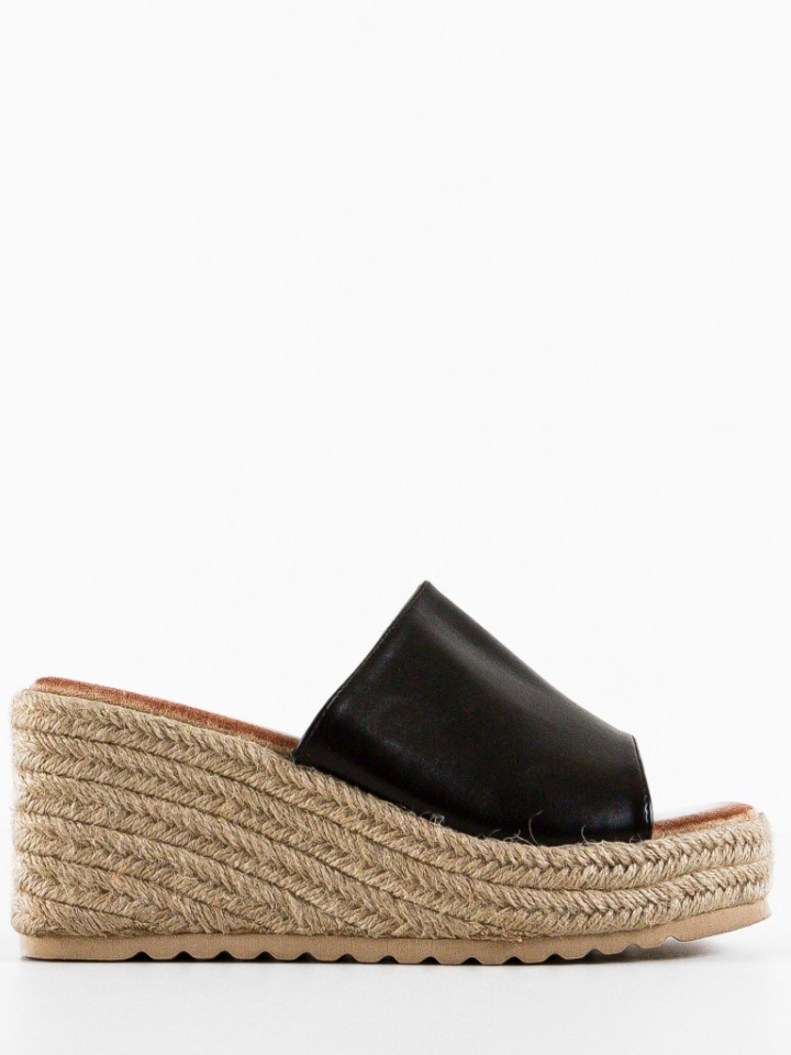 Saboti dama Fuku Negri