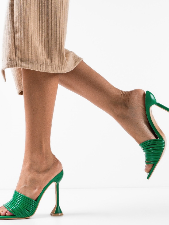 Saboti dama Chandler Verzi