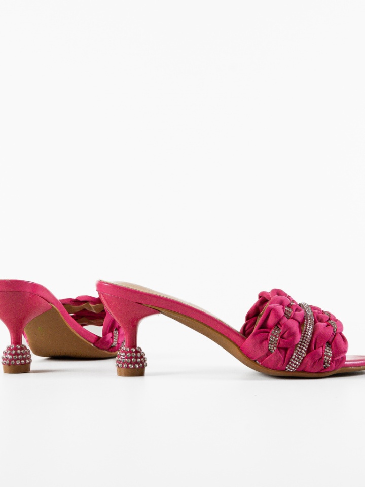 Saboti dama Valiente Negri